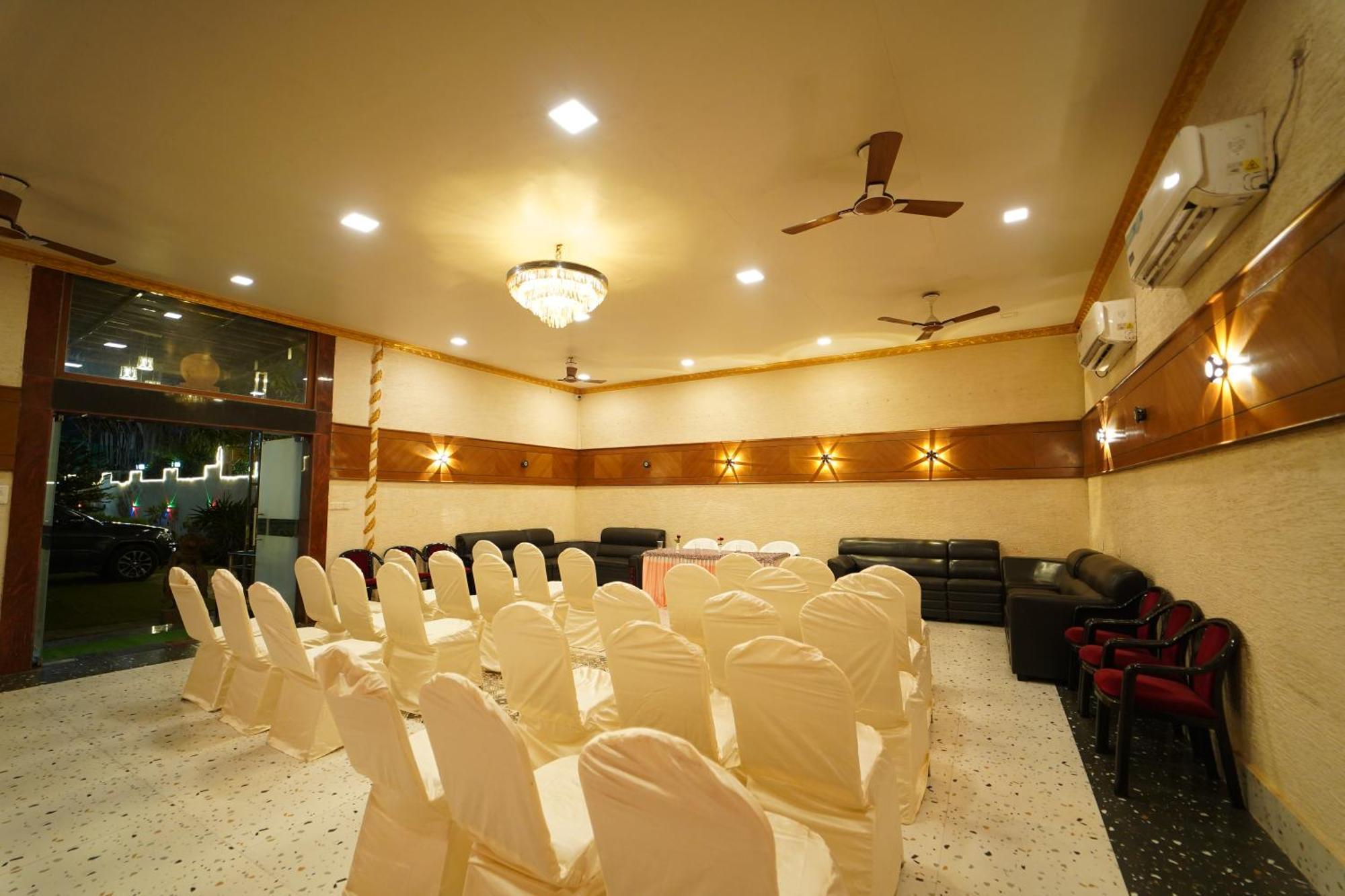 Hotel Ananta Sayana Bhubaneswar Buitenkant foto